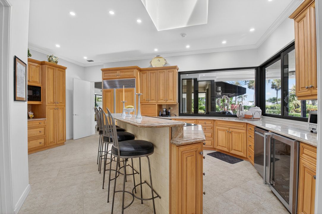 合同活跃: $4,450,000 (5 贝兹, 6 浴室, 5035 平方英尺)