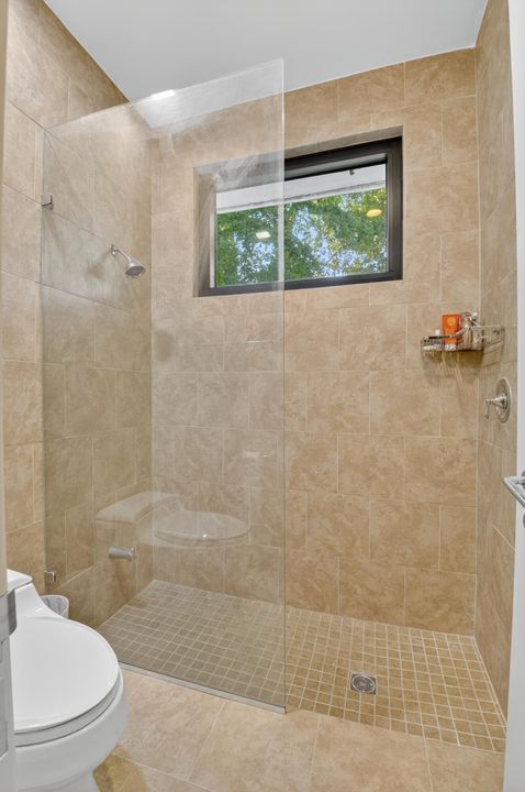 合同活跃: $4,450,000 (5 贝兹, 6 浴室, 5035 平方英尺)