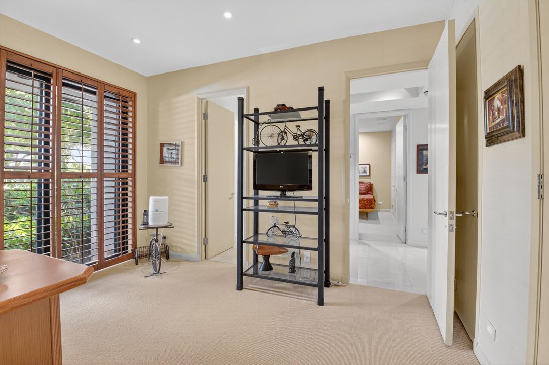 合同活跃: $4,450,000 (5 贝兹, 6 浴室, 5035 平方英尺)