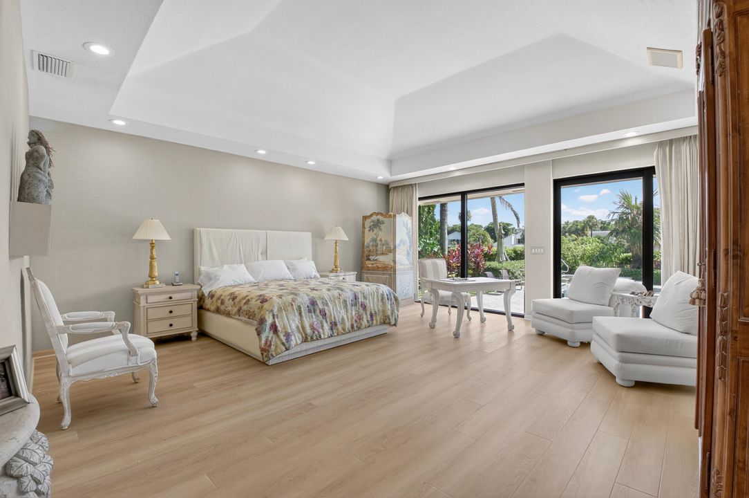 合同活跃: $4,450,000 (5 贝兹, 6 浴室, 5035 平方英尺)