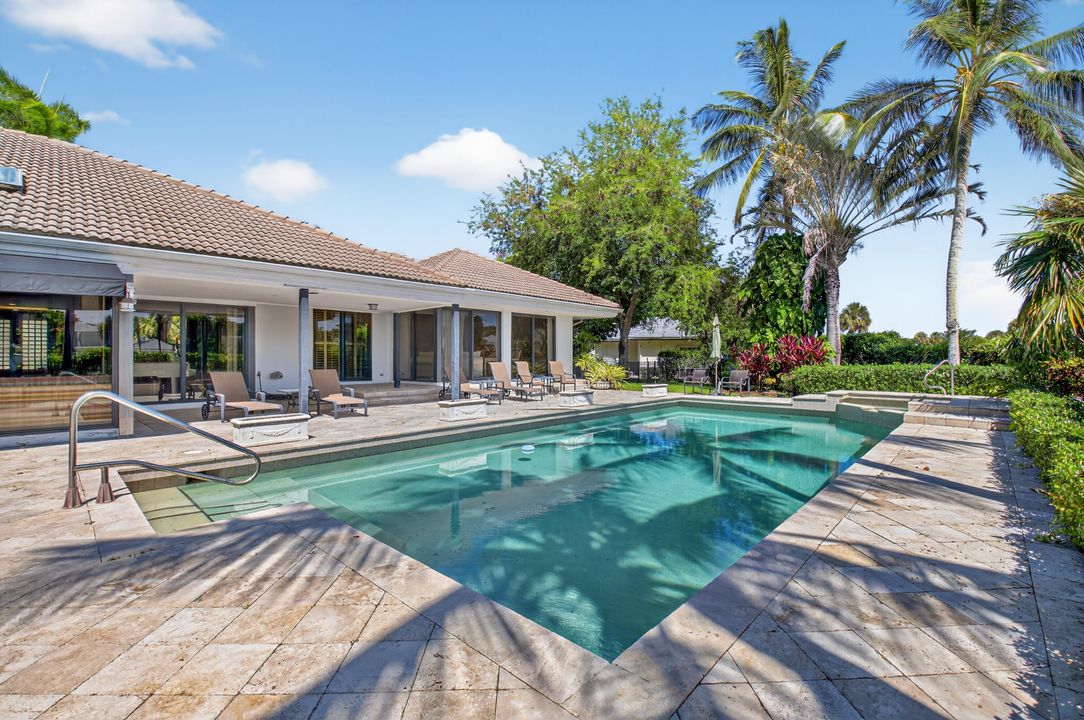 合同活跃: $4,450,000 (5 贝兹, 6 浴室, 5035 平方英尺)