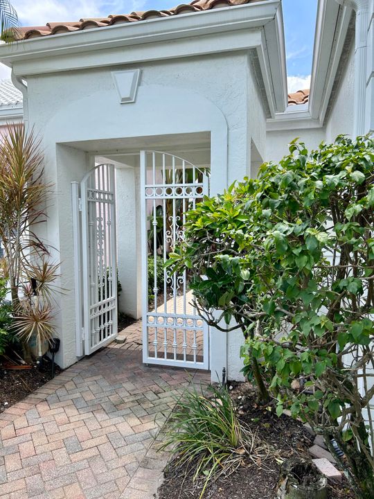 Active With Contract: $12,000 (3 beds, 3 baths, 2270 Square Feet)