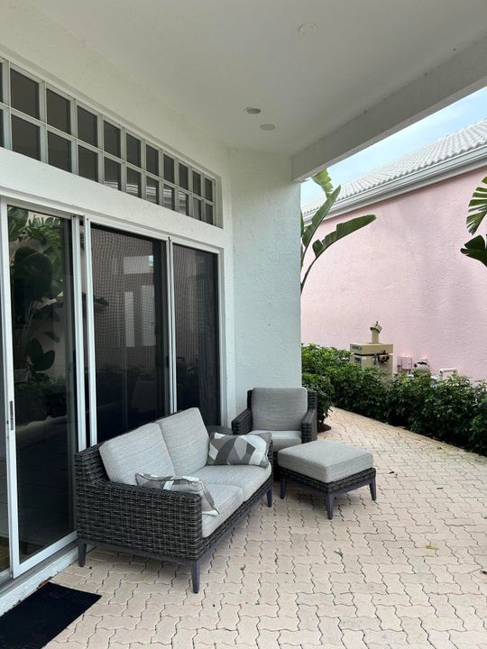 Active With Contract: $12,000 (3 beds, 3 baths, 2270 Square Feet)