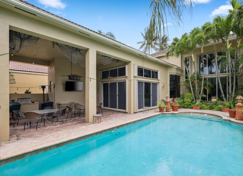 For Sale: $3,250,000 (6 beds, 7 baths, 4805 Square Feet)