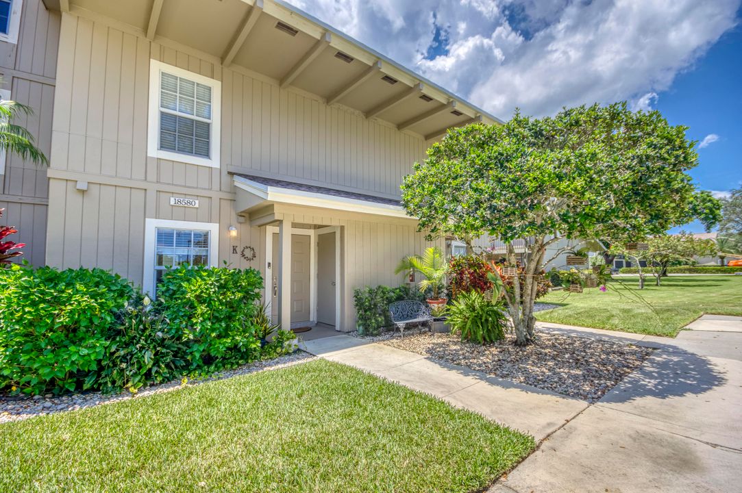 Под контрактом: $248,990 (2 спален, 2 ванн, 1230 Квадратных фут)