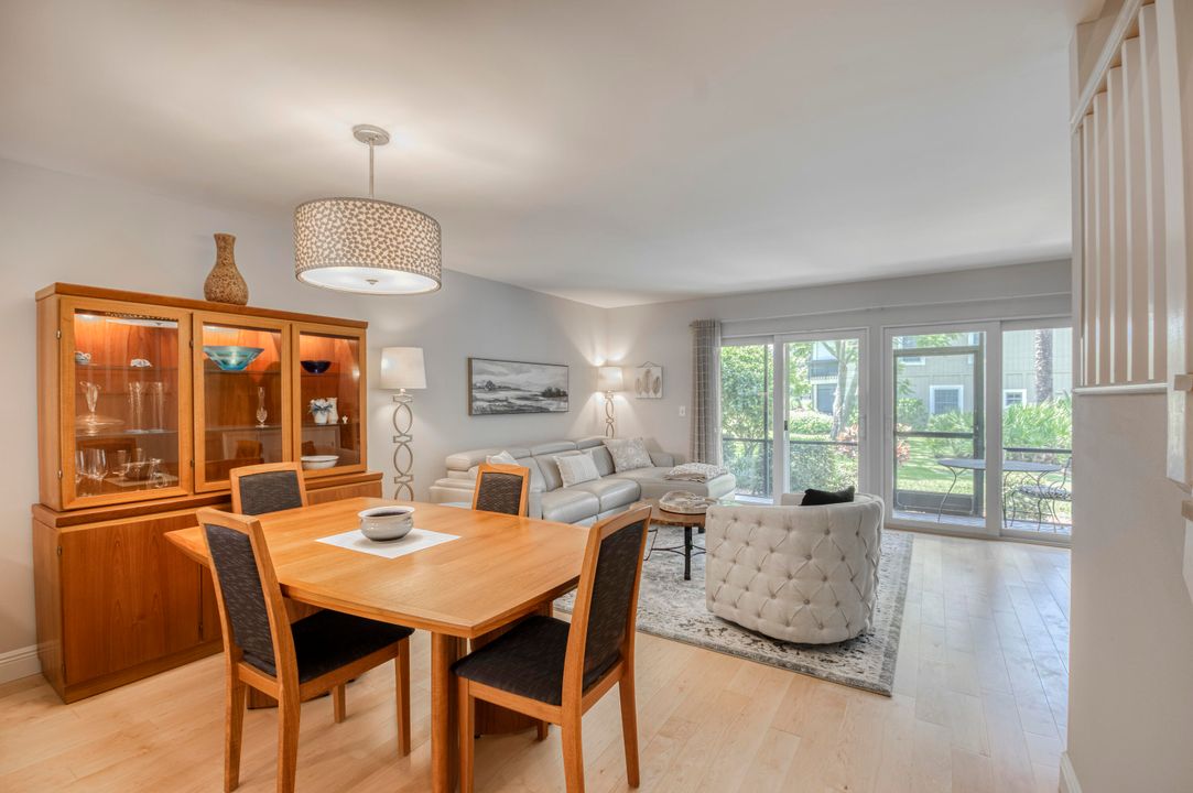 Под контрактом: $248,990 (2 спален, 2 ванн, 1230 Квадратных фут)