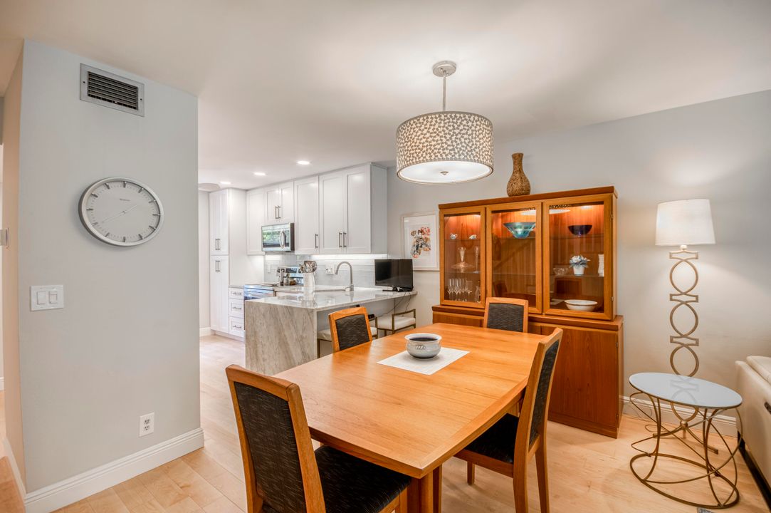 Под контрактом: $248,990 (2 спален, 2 ванн, 1230 Квадратных фут)