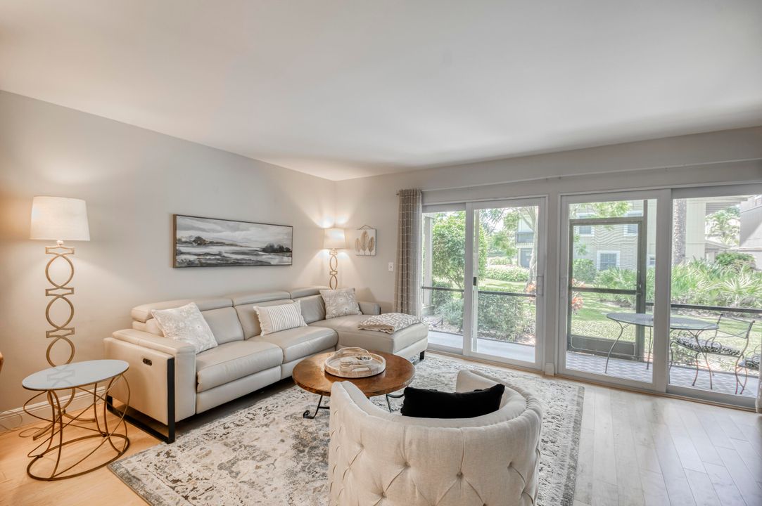 Под контрактом: $248,990 (2 спален, 2 ванн, 1230 Квадратных фут)