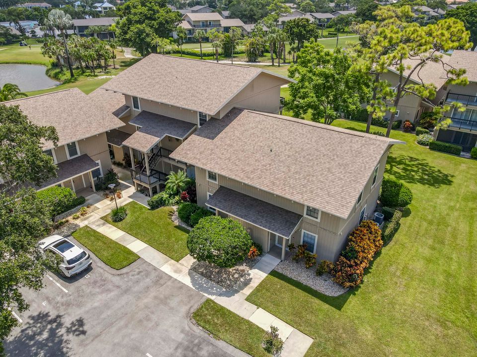 Под контрактом: $248,990 (2 спален, 2 ванн, 1230 Квадратных фут)