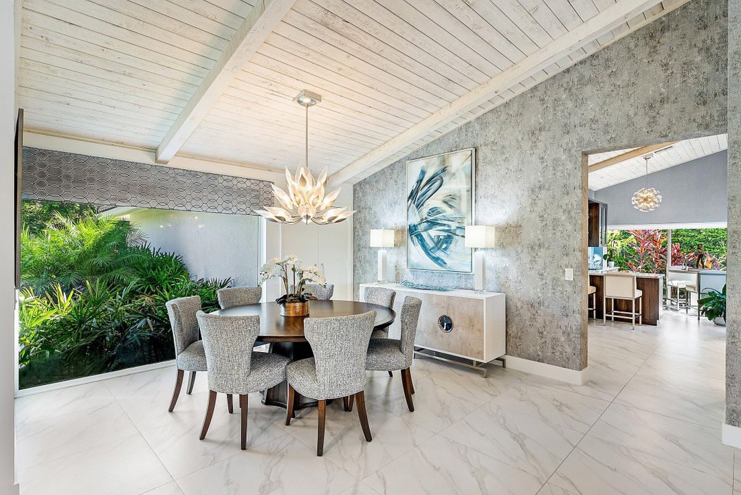 合同活跃: $2,399,000 (4 贝兹, 4 浴室, 3271 平方英尺)