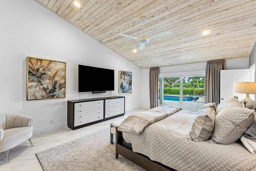 合同活跃: $2,399,000 (4 贝兹, 4 浴室, 3271 平方英尺)