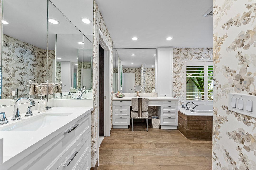 合同活跃: $2,399,000 (4 贝兹, 4 浴室, 3271 平方英尺)