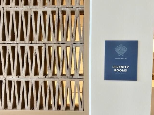 Под контрактом: $1,069,000 (3 спален, 3 ванн, 2628 Квадратных фут)