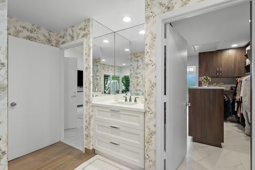 合同活跃: $2,399,000 (4 贝兹, 4 浴室, 3271 平方英尺)