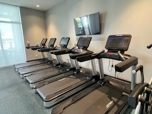 Под контрактом: $1,069,000 (3 спален, 3 ванн, 2628 Квадратных фут)