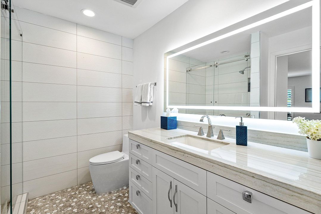 合同活跃: $2,399,000 (4 贝兹, 4 浴室, 3271 平方英尺)