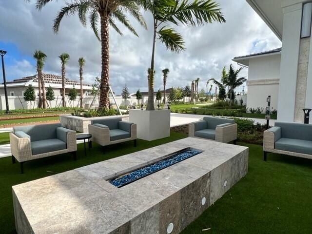 Под контрактом: $1,069,000 (3 спален, 3 ванн, 2628 Квадратных фут)