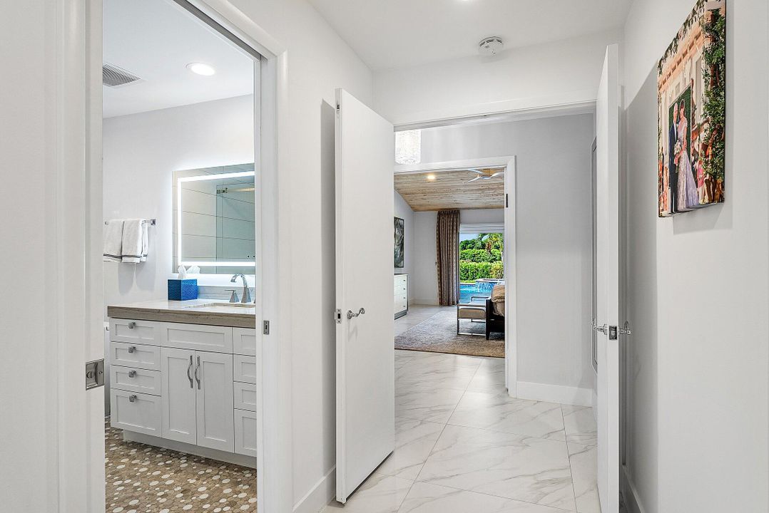 合同活跃: $2,399,000 (4 贝兹, 4 浴室, 3271 平方英尺)