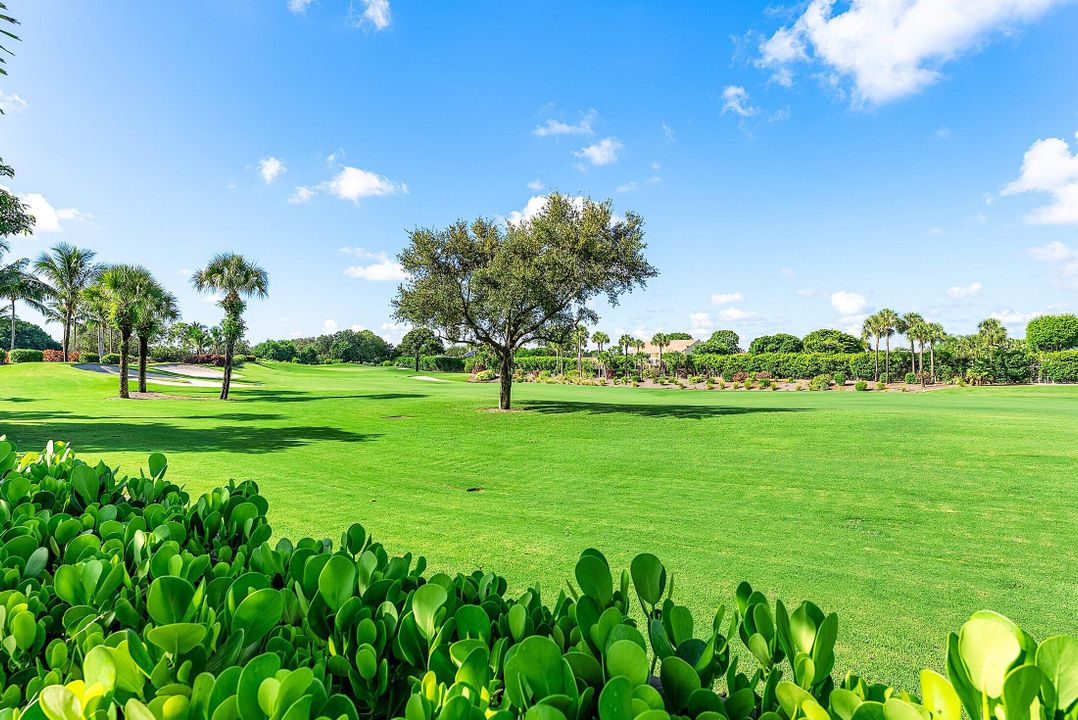 合同活跃: $2,399,000 (4 贝兹, 4 浴室, 3271 平方英尺)