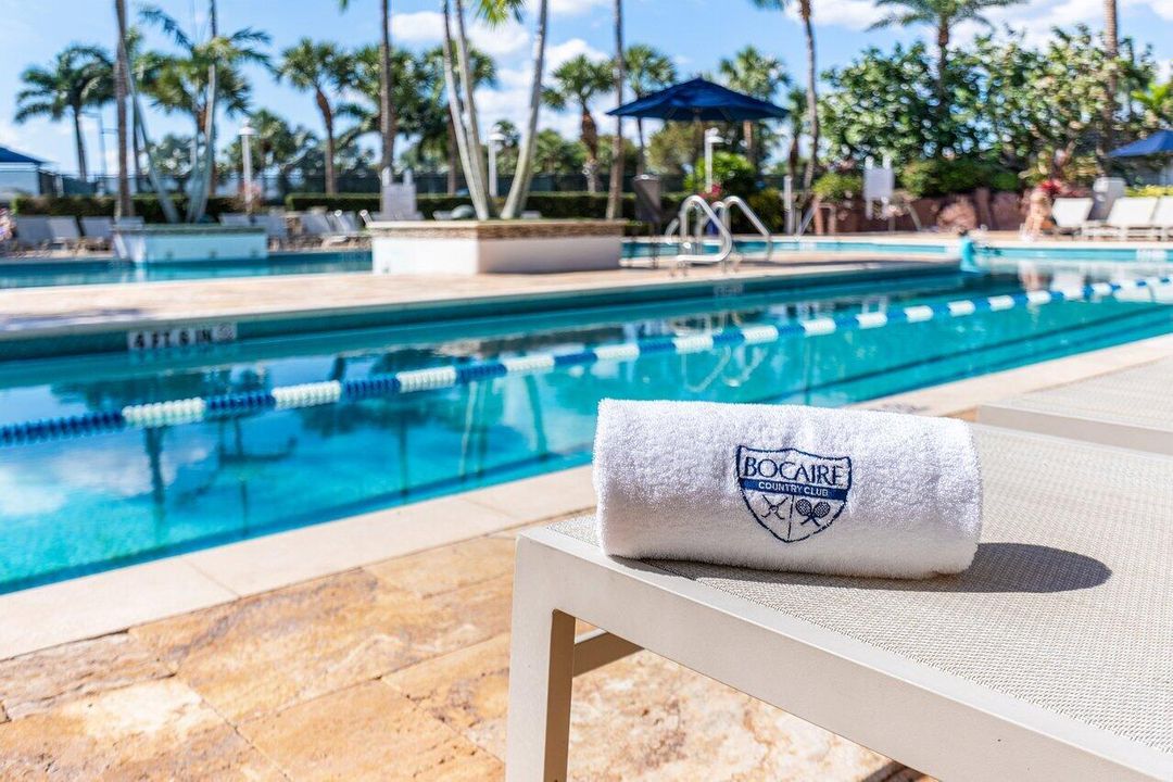 合同活跃: $2,399,000 (4 贝兹, 4 浴室, 3271 平方英尺)