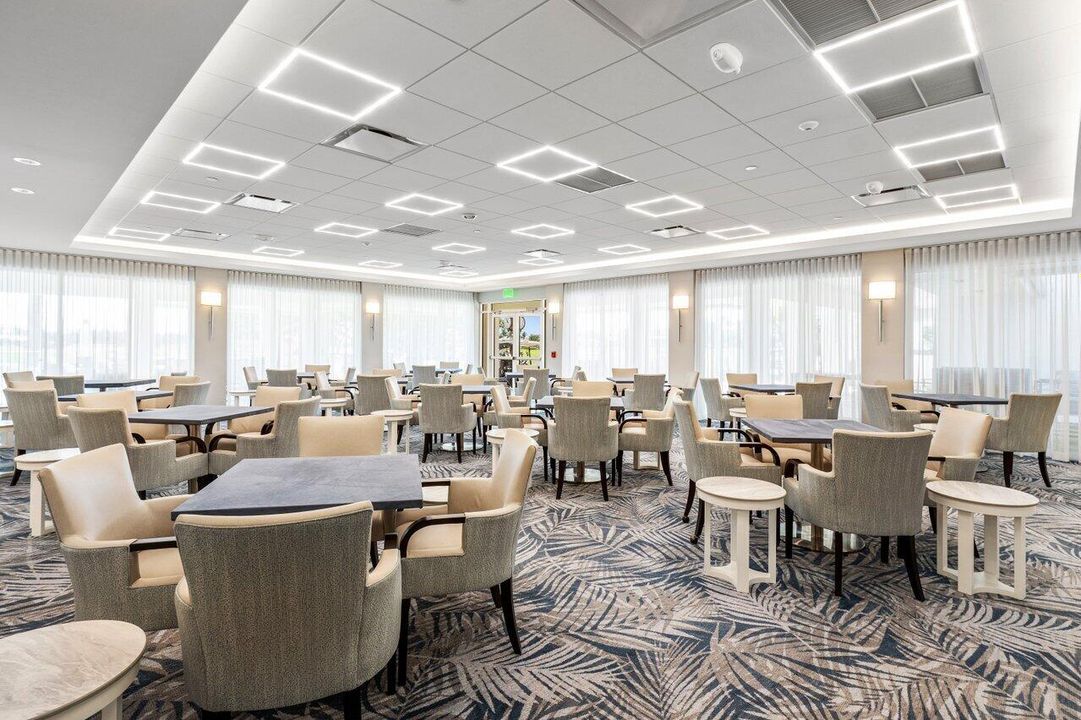 合同活跃: $2,399,000 (4 贝兹, 4 浴室, 3271 平方英尺)