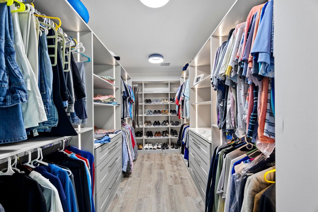 For Sale: $1,289,000 (3 beds, 2 baths, 2805 Square Feet)