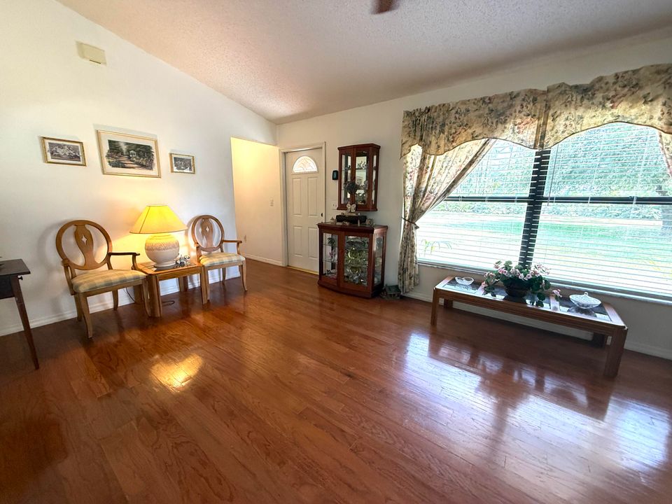 合同活跃: $500,000 (3 贝兹, 2 浴室, 1511 平方英尺)