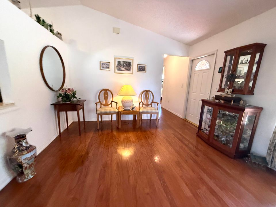 合同活跃: $500,000 (3 贝兹, 2 浴室, 1511 平方英尺)