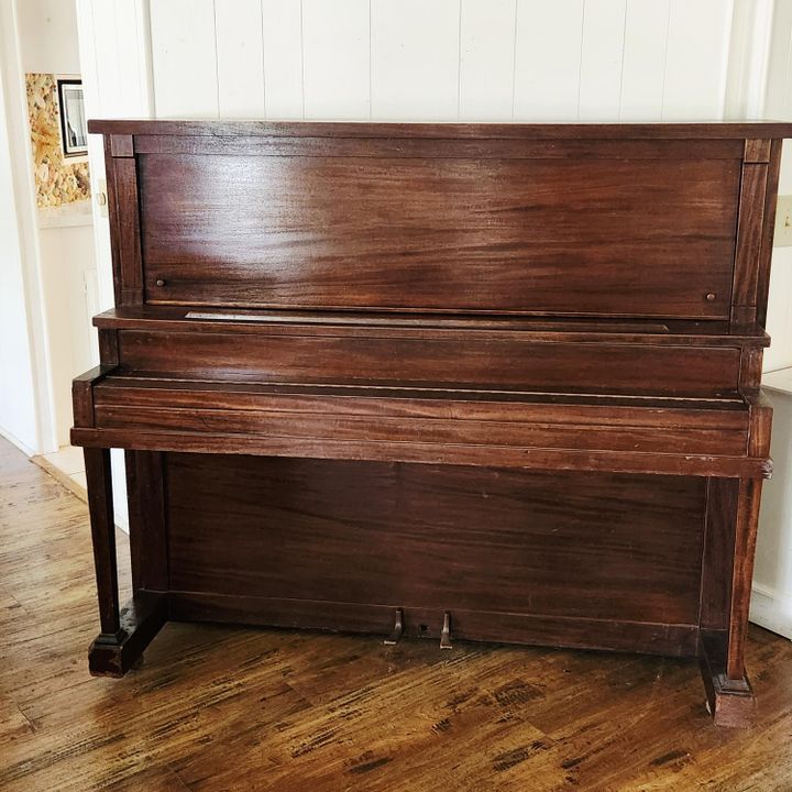 合同活跃: $40,000 (2 贝兹, 2 浴室, 2100 平方英尺)