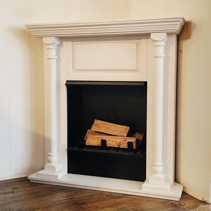 合同活跃: $40,000 (2 贝兹, 2 浴室, 2100 平方英尺)