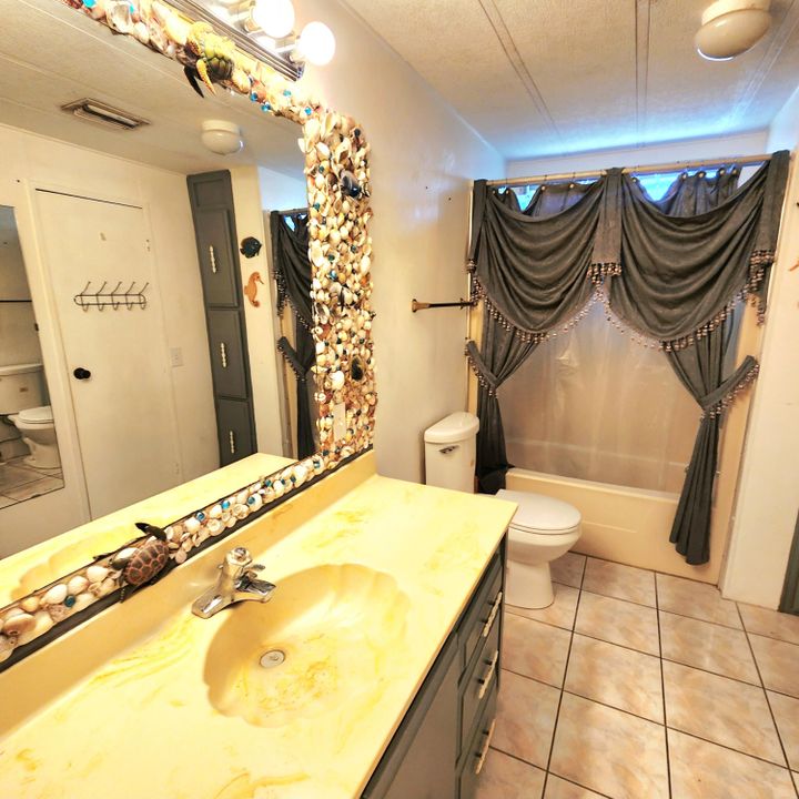 合同活跃: $40,000 (2 贝兹, 2 浴室, 2100 平方英尺)