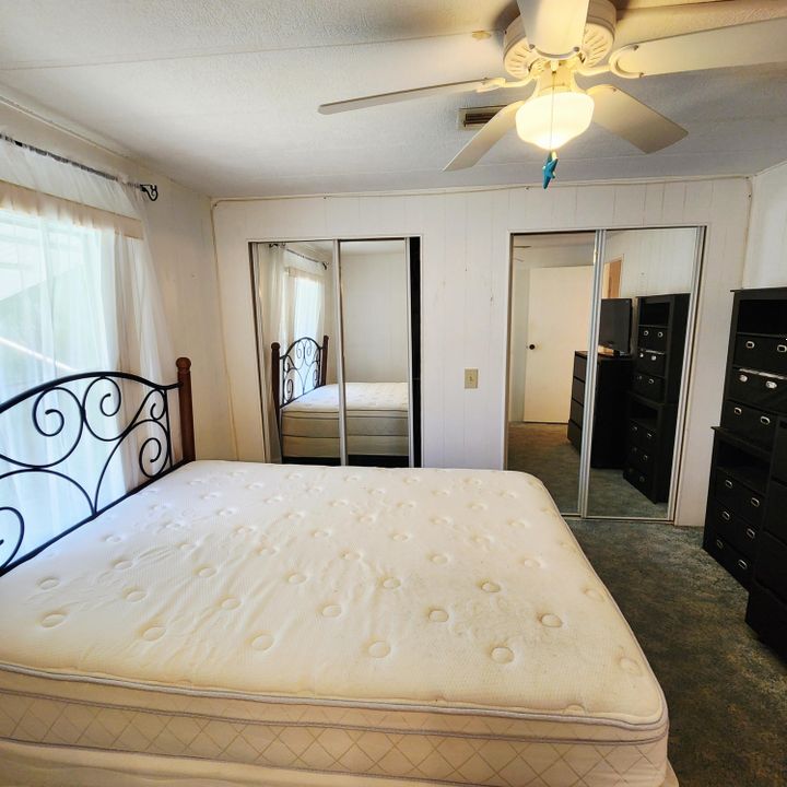 合同活跃: $40,000 (2 贝兹, 2 浴室, 2100 平方英尺)