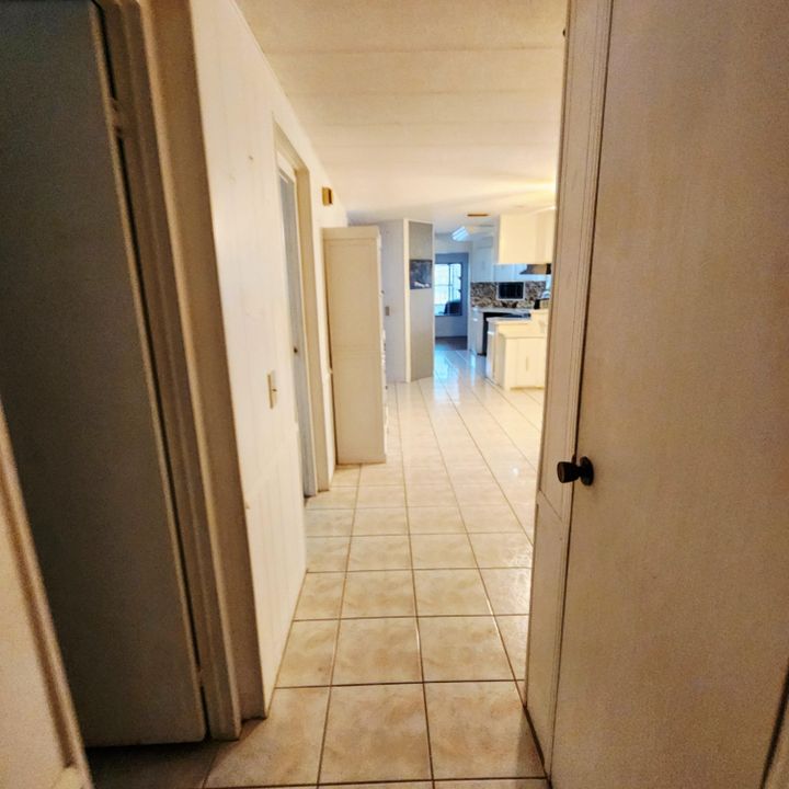 合同活跃: $40,000 (2 贝兹, 2 浴室, 2100 平方英尺)