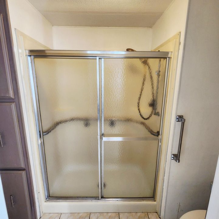 合同活跃: $40,000 (2 贝兹, 2 浴室, 2100 平方英尺)