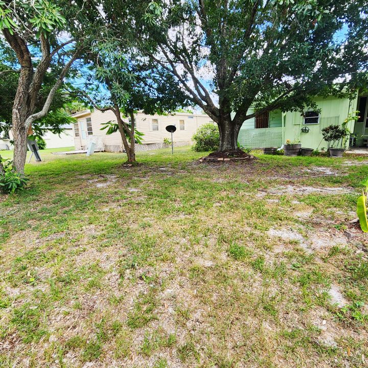 合同活跃: $40,000 (2 贝兹, 2 浴室, 2100 平方英尺)