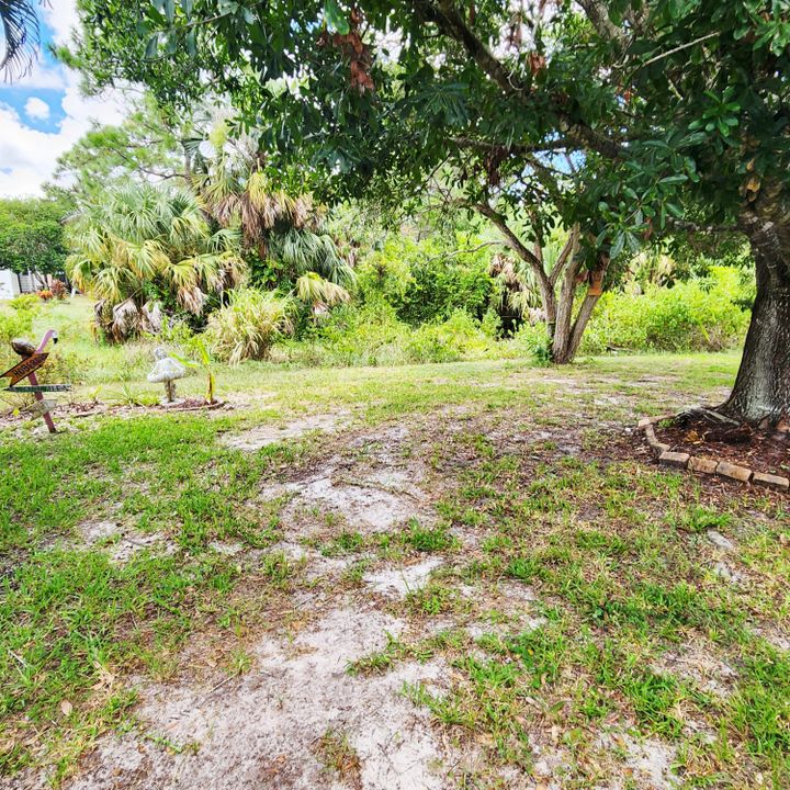 合同活跃: $40,000 (2 贝兹, 2 浴室, 2100 平方英尺)