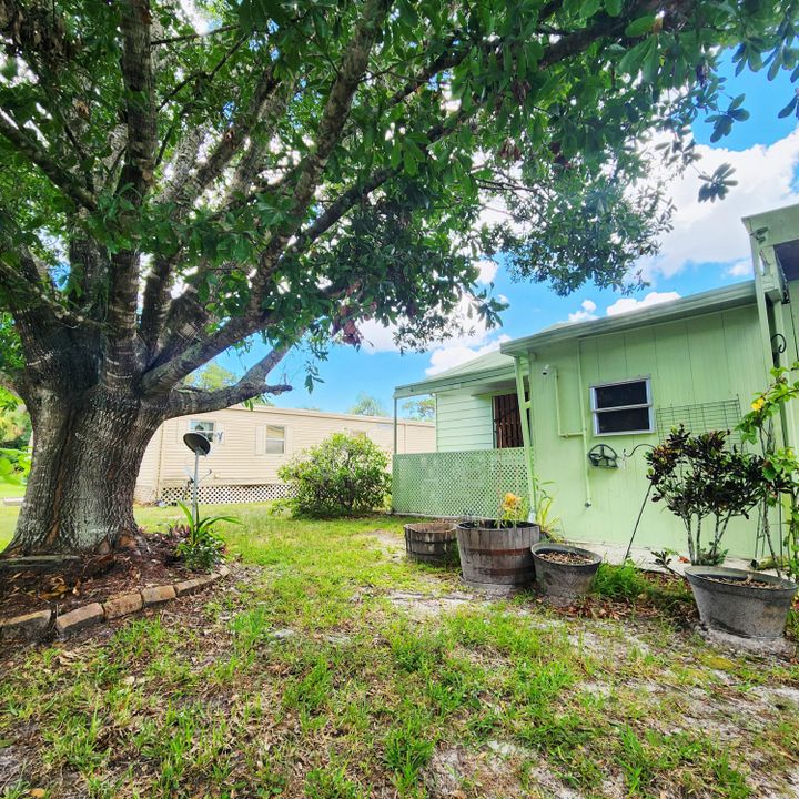 合同活跃: $40,000 (2 贝兹, 2 浴室, 2100 平方英尺)