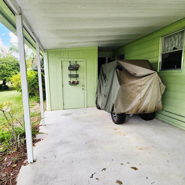 合同活跃: $40,000 (2 贝兹, 2 浴室, 2100 平方英尺)