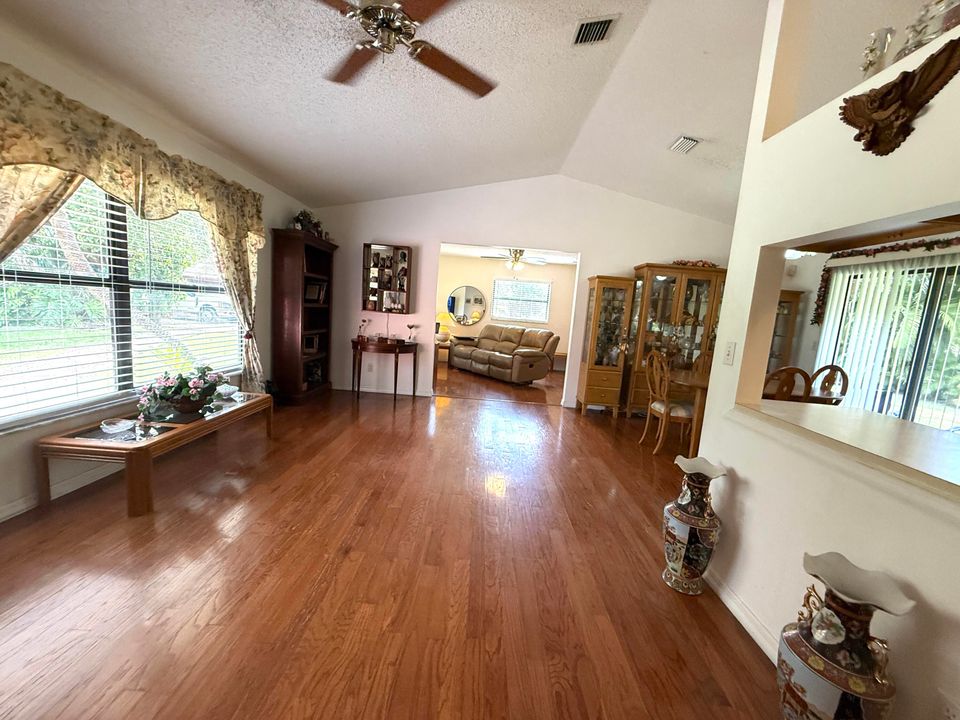 合同活跃: $500,000 (3 贝兹, 2 浴室, 1511 平方英尺)