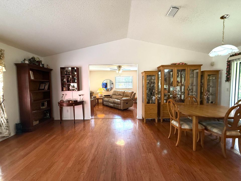 合同活跃: $500,000 (3 贝兹, 2 浴室, 1511 平方英尺)