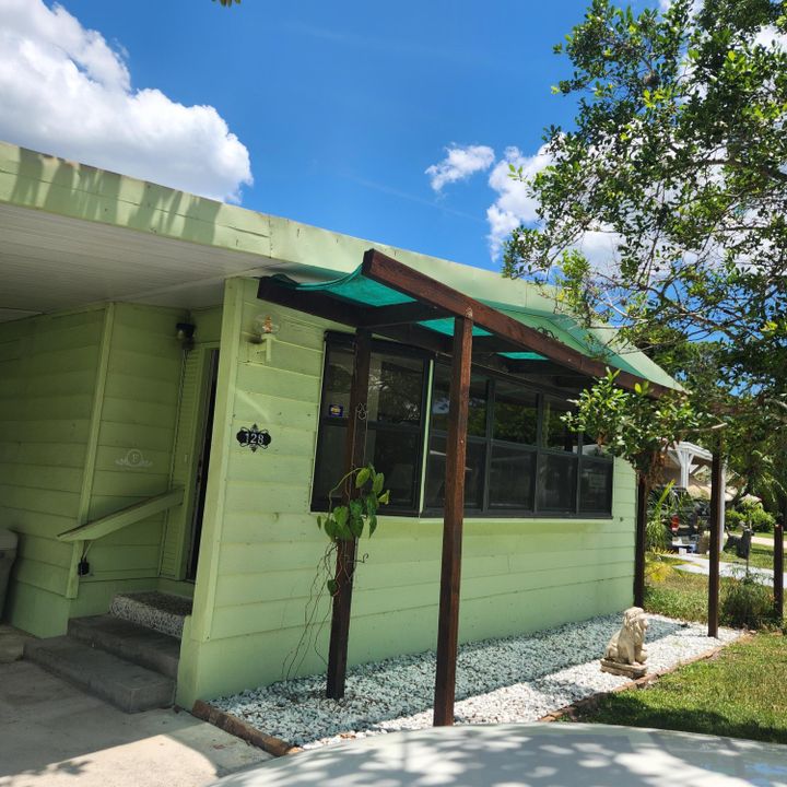 合同活跃: $40,000 (2 贝兹, 2 浴室, 2100 平方英尺)