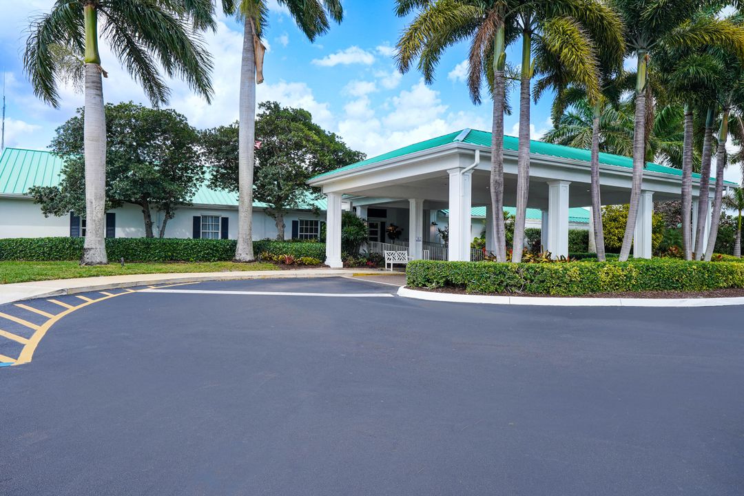 Под контрактом: $1,750,000 (3 спален, 3 ванн, 3630 Квадратных фут)