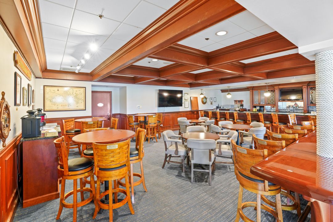 Под контрактом: $1,750,000 (3 спален, 3 ванн, 3630 Квадратных фут)