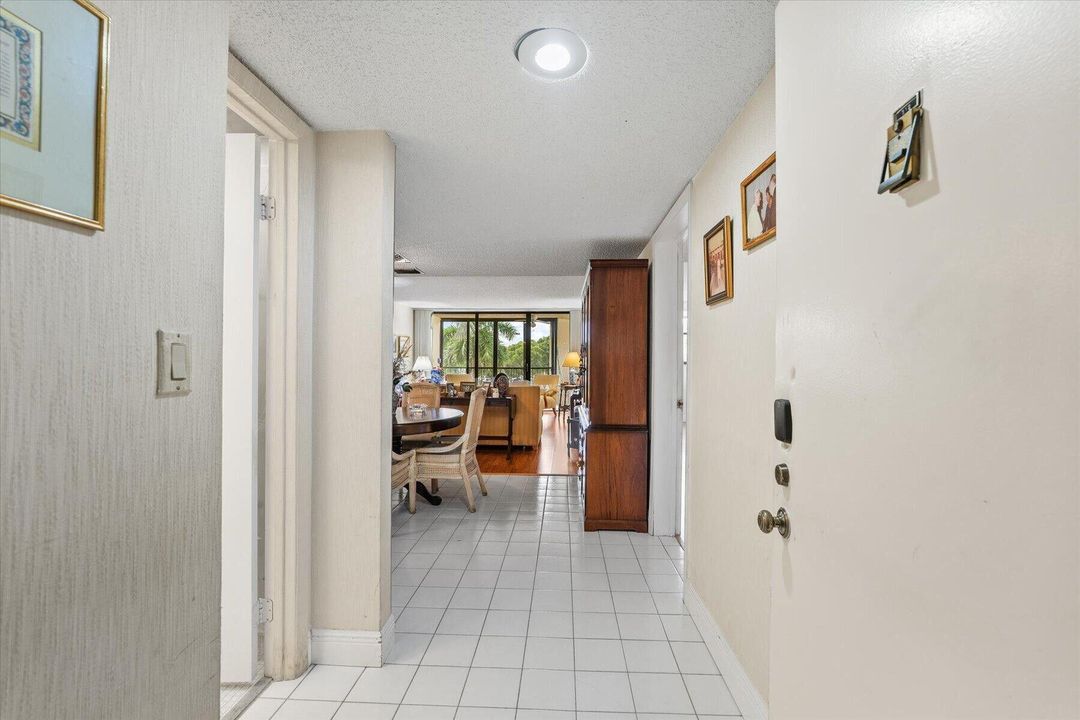 For Sale: $325,000 (2 beds, 2 baths, 1235 Square Feet)