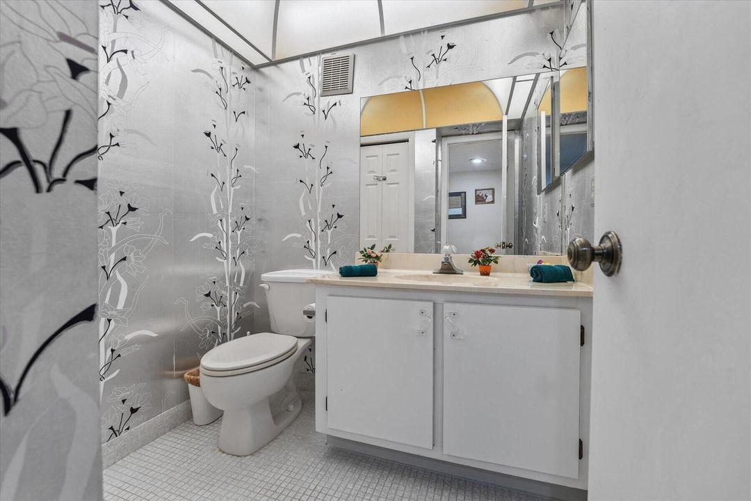 For Sale: $325,000 (2 beds, 2 baths, 1235 Square Feet)