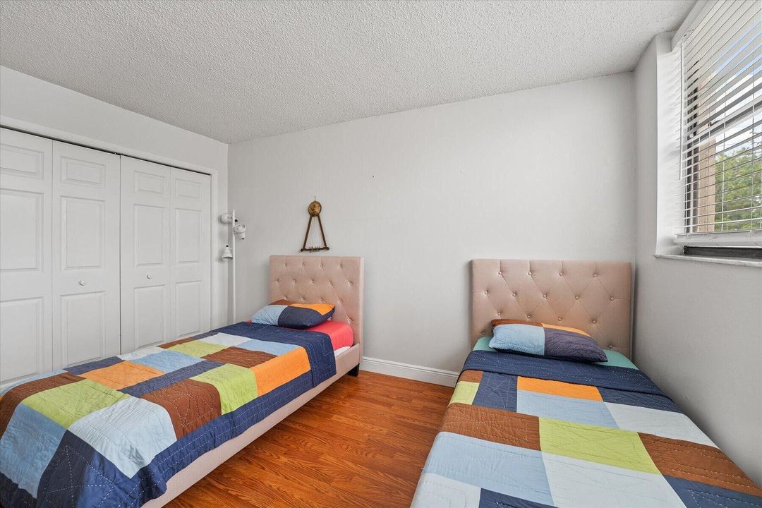 For Sale: $325,000 (2 beds, 2 baths, 1235 Square Feet)