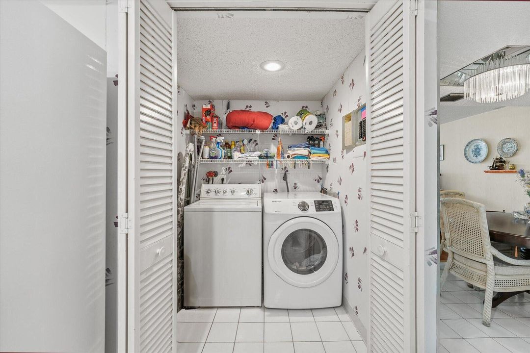 For Sale: $325,000 (2 beds, 2 baths, 1235 Square Feet)