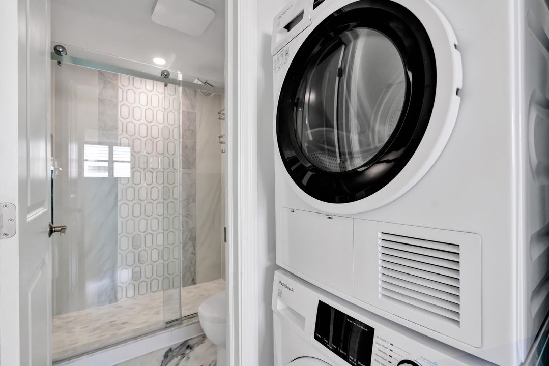 Active With Contract: $384,999 (2 beds, 2 baths, 1143 Square Feet)