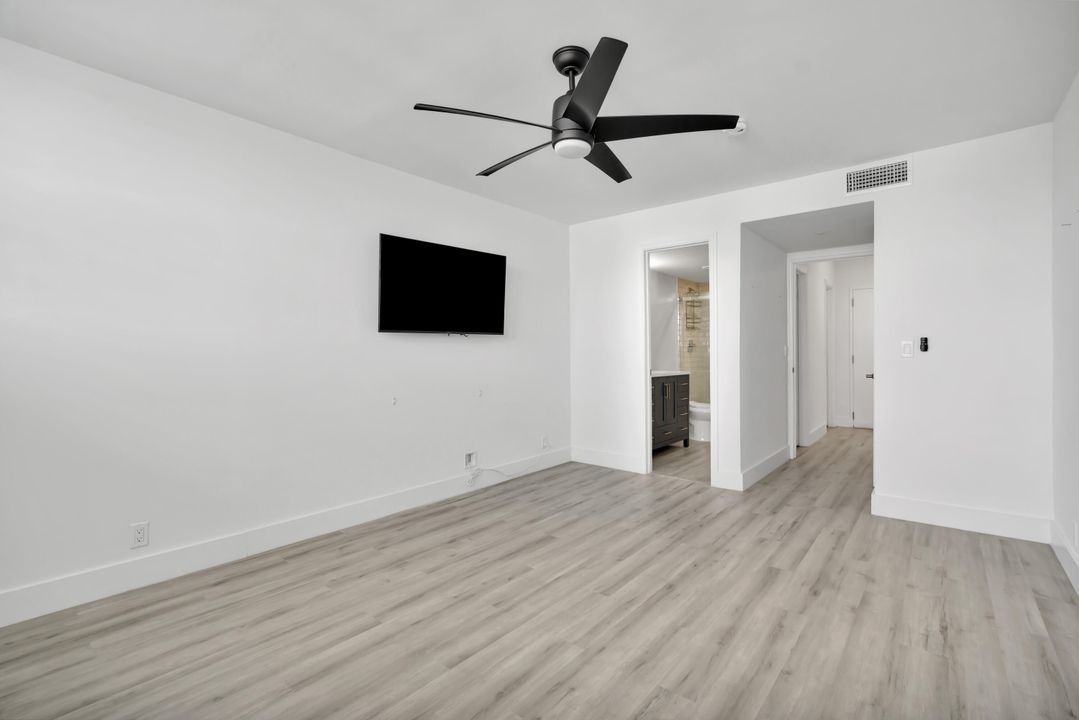 Active With Contract: $384,999 (2 beds, 2 baths, 1143 Square Feet)