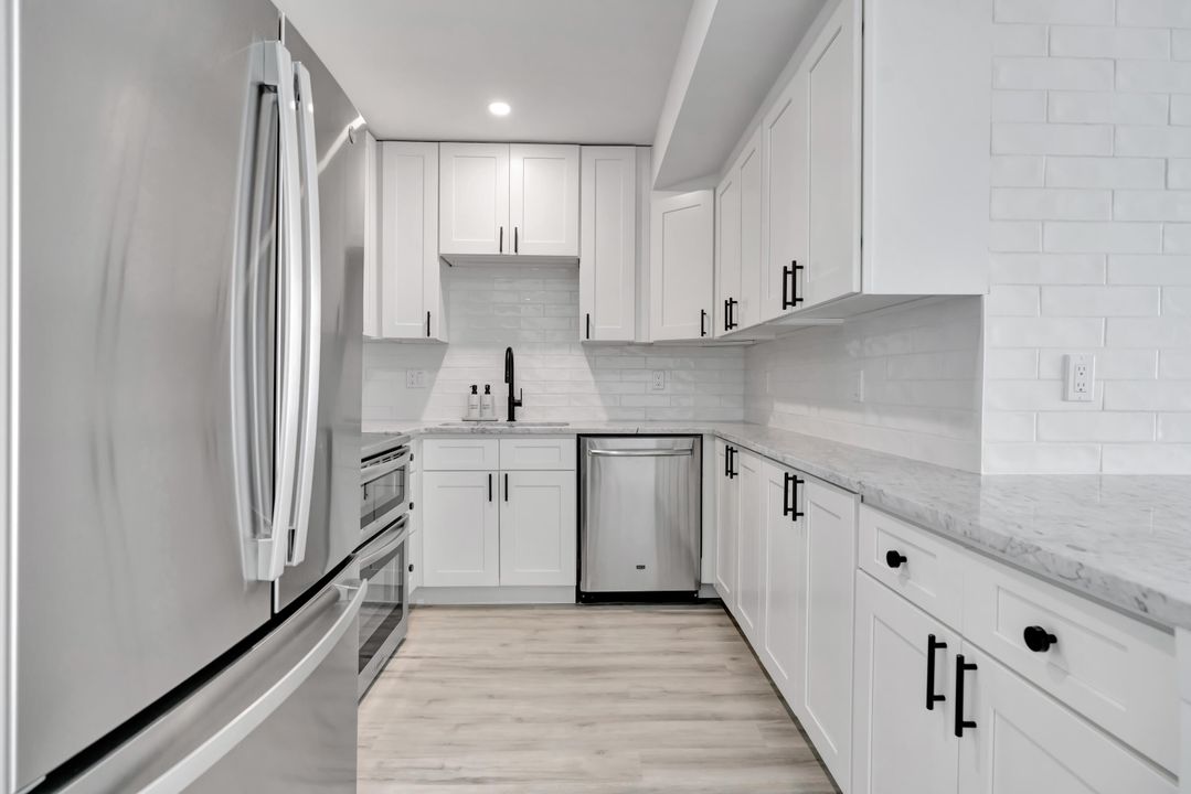 Active With Contract: $384,999 (2 beds, 2 baths, 1143 Square Feet)